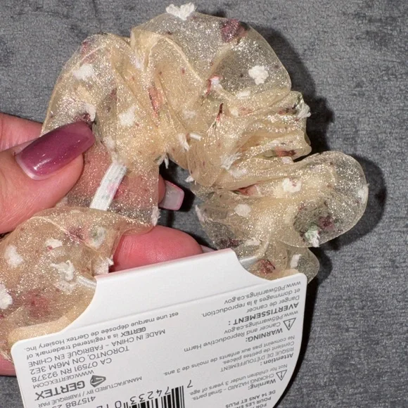 Sophi - NWT Yellow & Beige Floral Hair Accessories Set - Picture 14 of 14